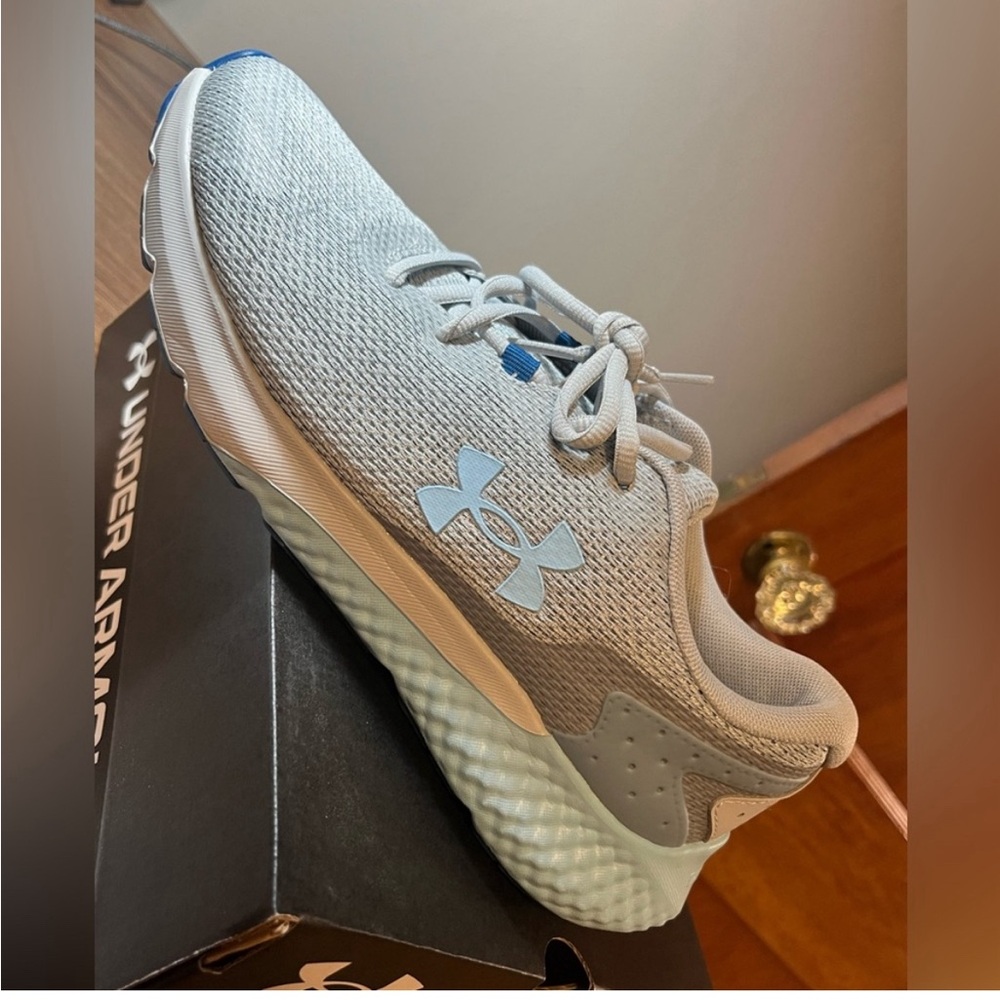 Women’s Size 9 Under Armour Athletic Shoe